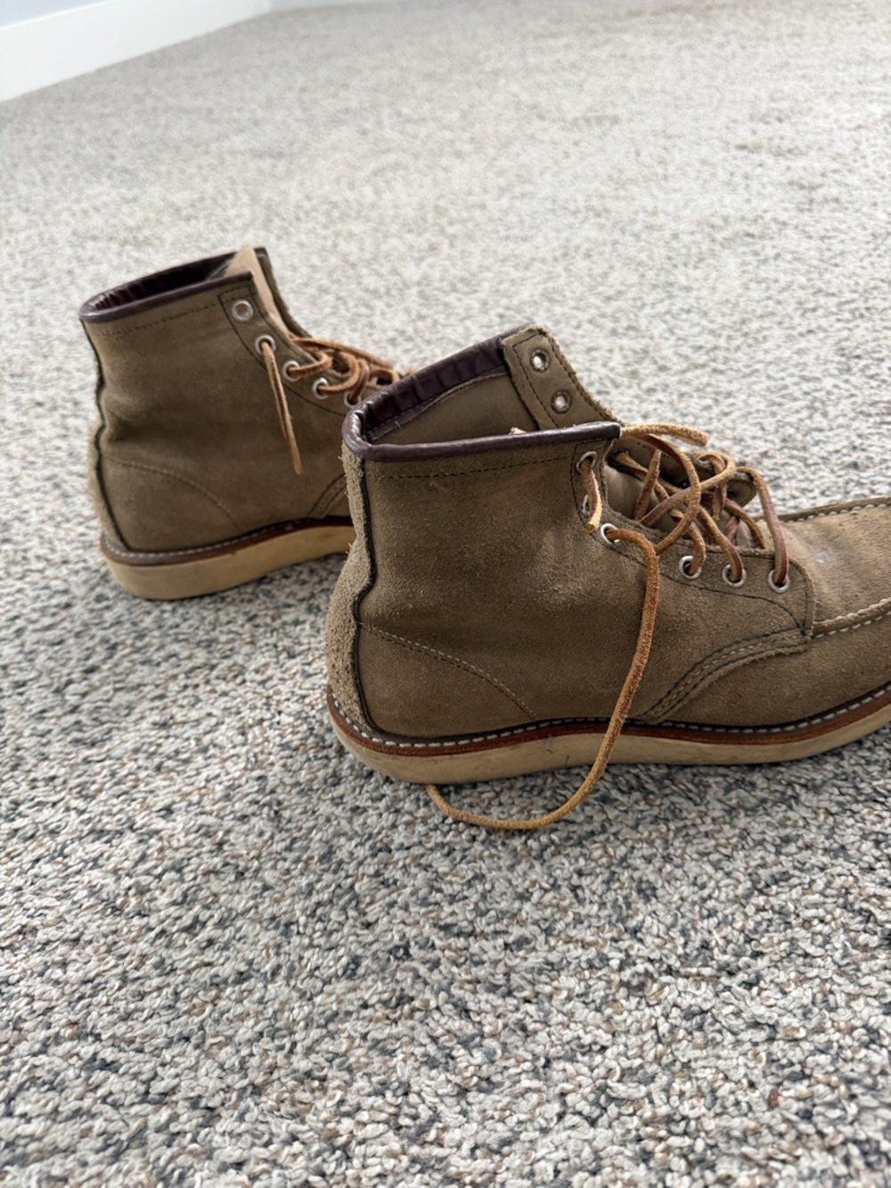 Men's Suede Chukka Boots in Olive Brown